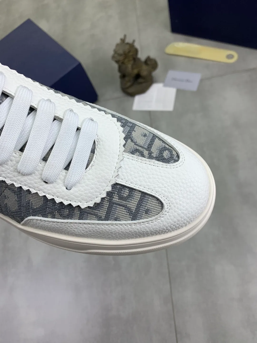 Men's men's shoes P420💰[New style]🆘[Dior] Dior original lace-up low-top men's shoes Classic casual shoes 🔥This model is the official classic model with high quality and made by famous original designers. It is made of high-quality cowhide with original materials➕comfortable and breathable mesh lining➕pigskin insole. The perfect last shape and generous and fashionable design have attracted many consumers and are suitable for drivers to drive🚗. What you want is the best quality in the market. Color: 4️⃣Color Code number: 38--44 (45 customized)